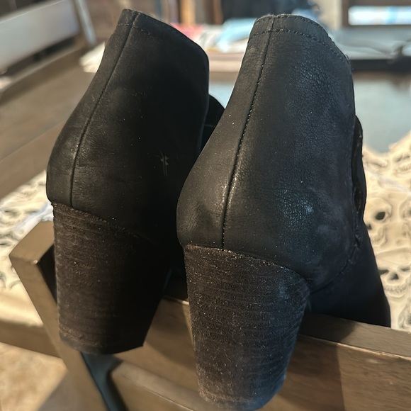 ✨ FRYE Womens Black V Notch Reina Cutout Bootie Boot Suede, Size 9.5 ✨ - Picture 7 of 8
